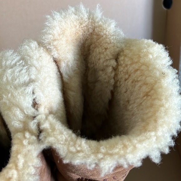 Embroidered Ugg Bailey Bow Tall - Picture 2 of 11